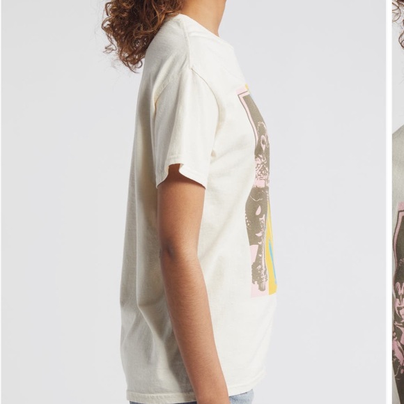 NWT Vinyl Icons Kiss Graphic Band T-Shirt - Cream size XS - Picture 4 of 4